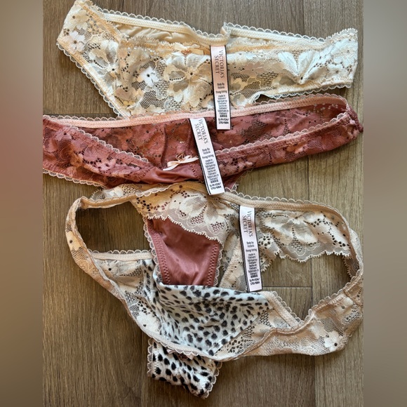 NWOT Bundle of 3 Victoria’s Secret Body by Victoria Thongs, Size Small - Picture 4 of 7